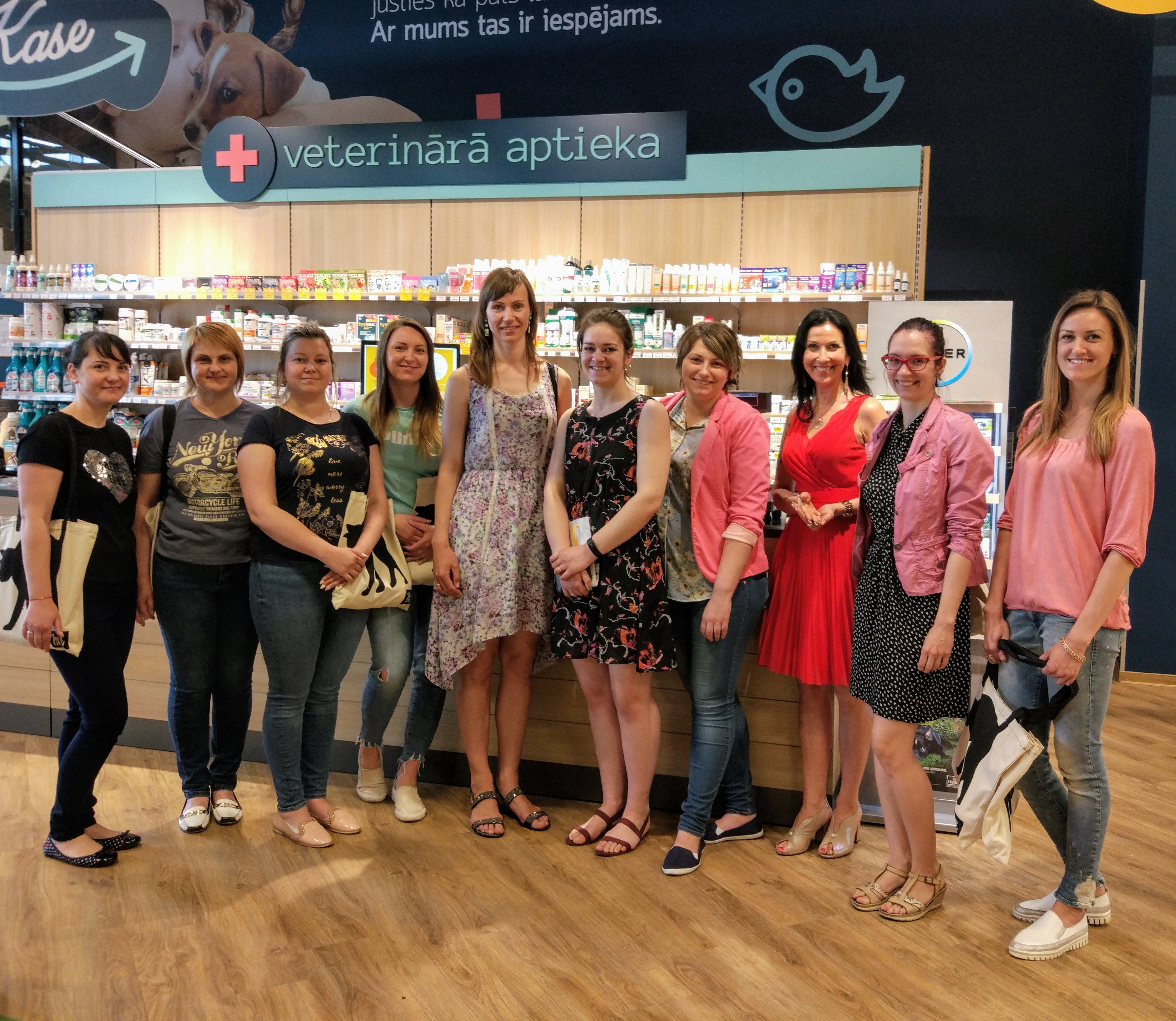 Farmaceita asistenti ekskursijā uz Pet City